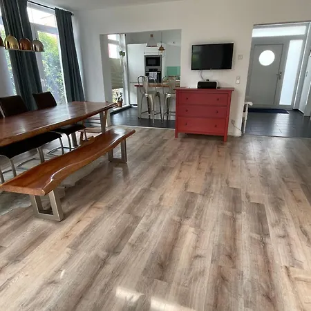 Urban House For Families And Berlin Tourists Vakantiehuis Teltow